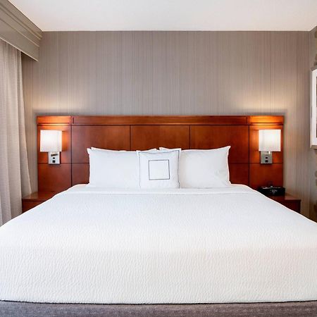 Courtyard By Marriott Edmonton West Hotel Екстериор снимка
