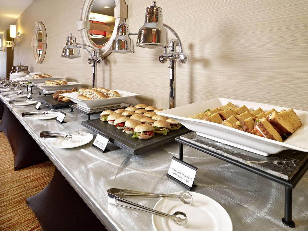 Courtyard By Marriott Edmonton West Hotel Екстериор снимка