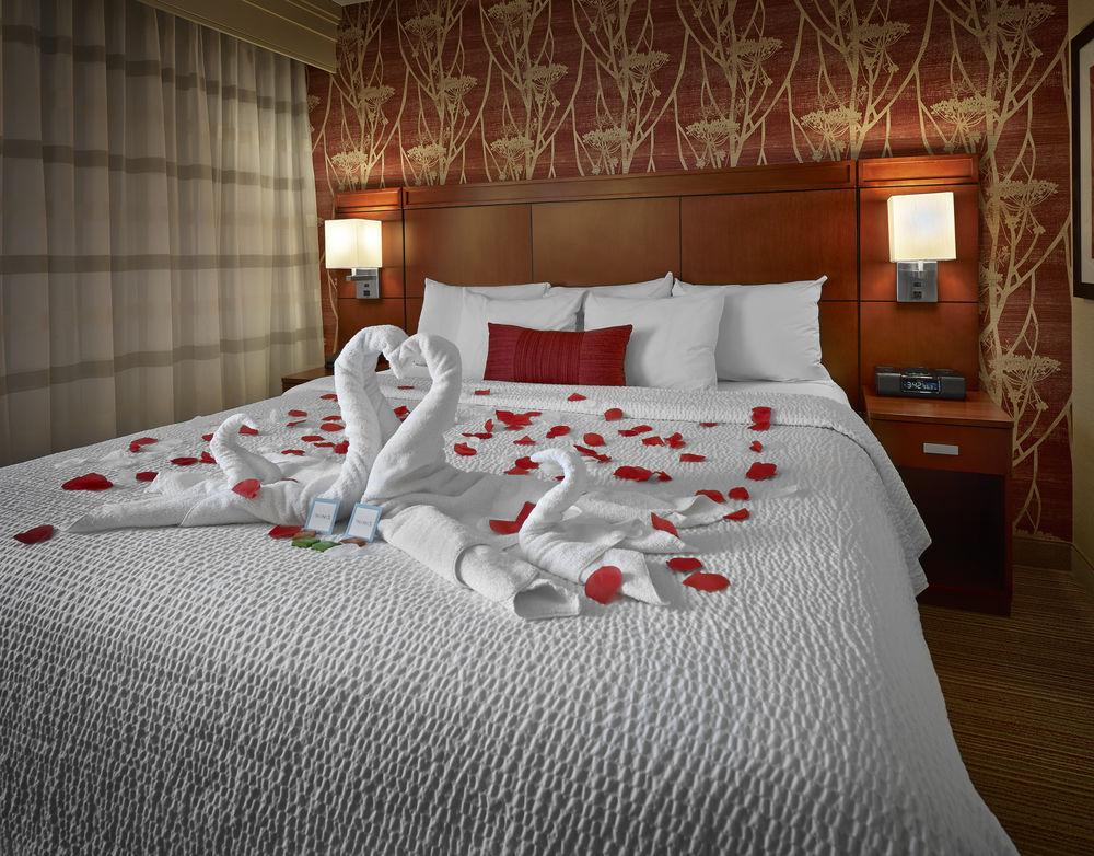 Courtyard By Marriott Edmonton West Hotel Екстериор снимка