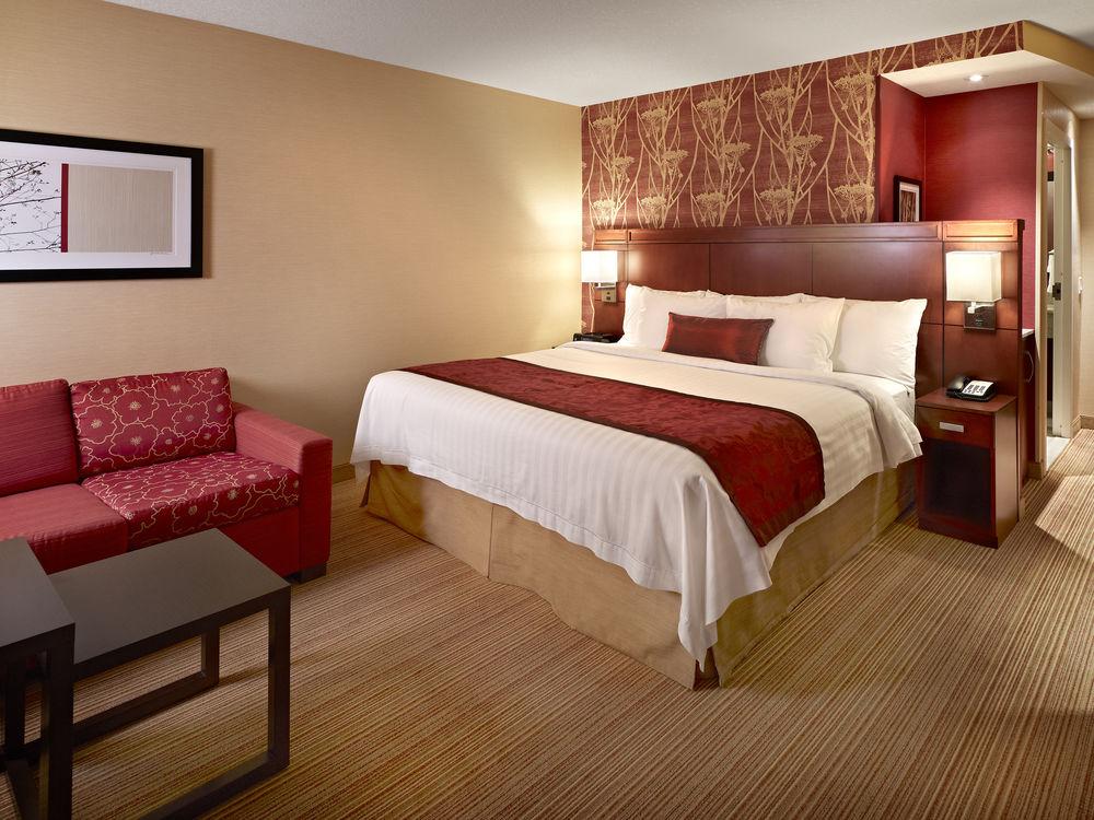 Courtyard By Marriott Edmonton West Hotel Екстериор снимка