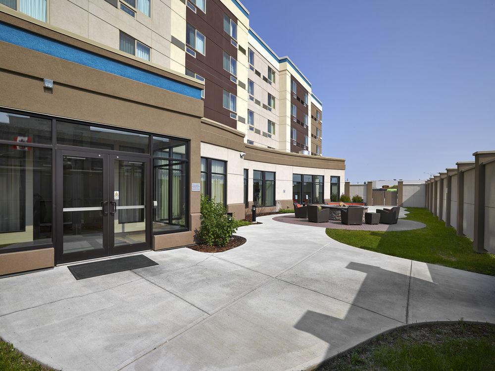 Courtyard By Marriott Edmonton West Hotel Екстериор снимка