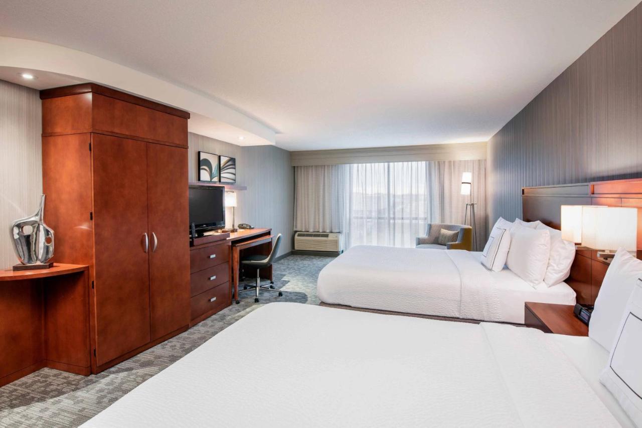 Courtyard By Marriott Edmonton West Hotel Екстериор снимка