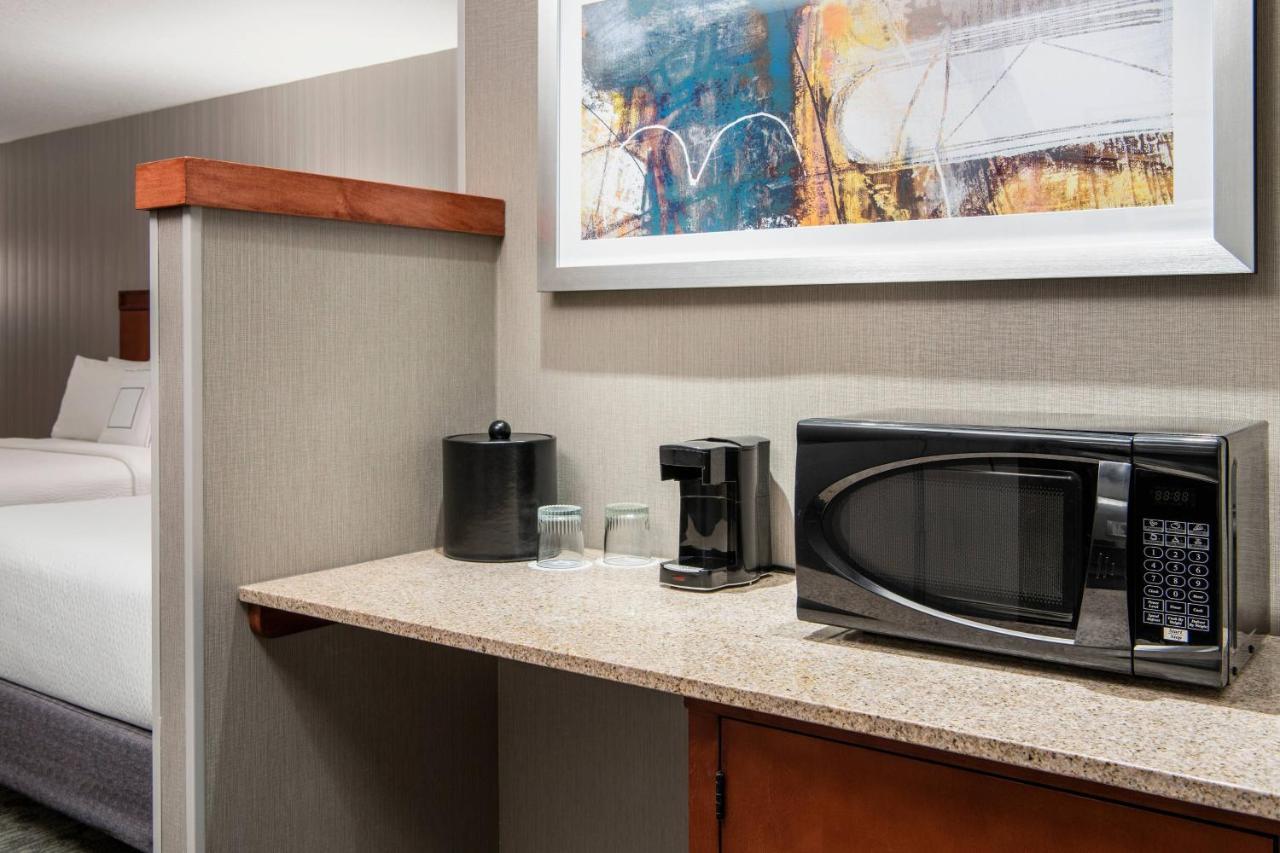 Courtyard By Marriott Edmonton West Hotel Екстериор снимка