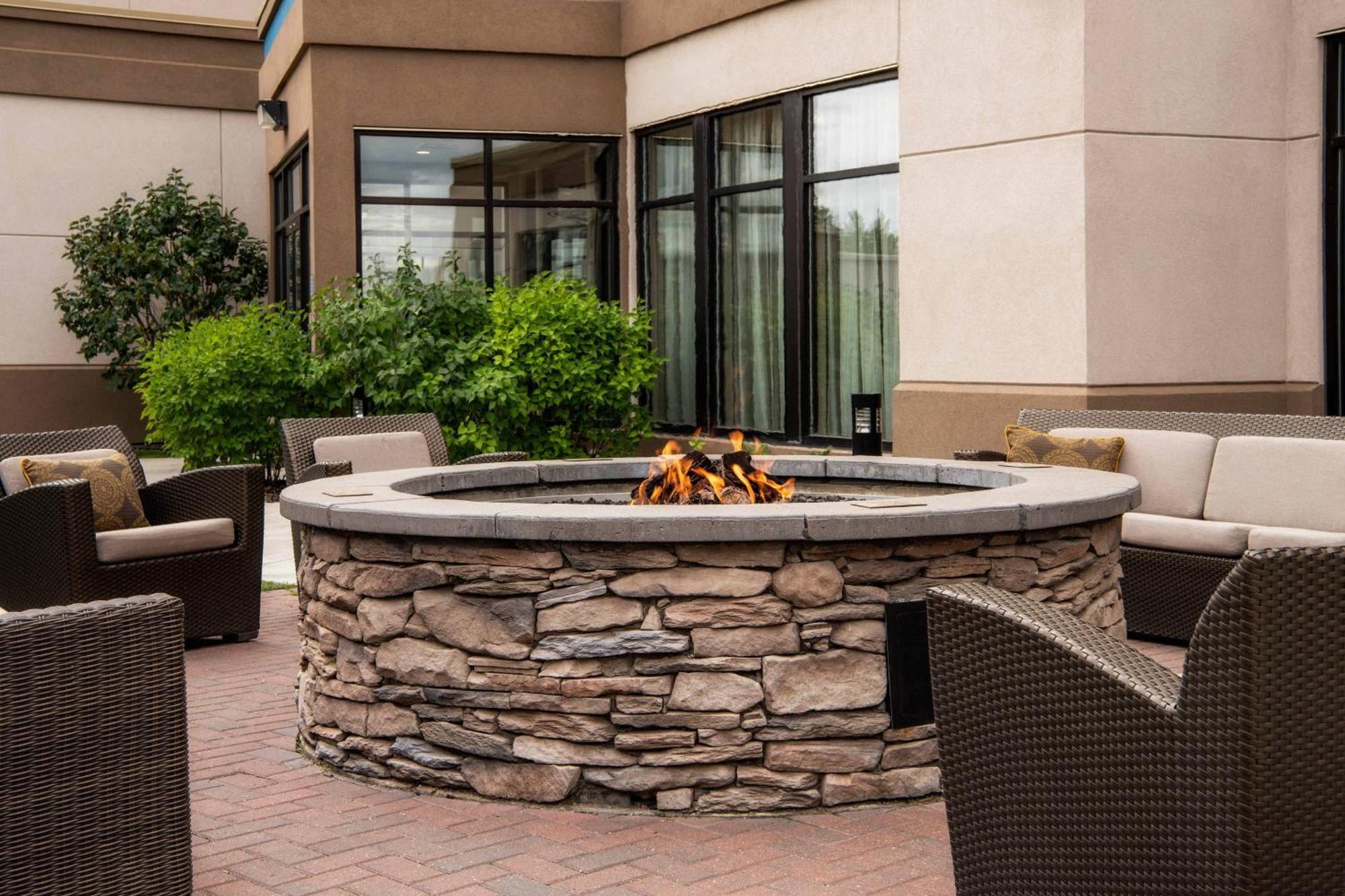Courtyard By Marriott Edmonton West Hotel Екстериор снимка