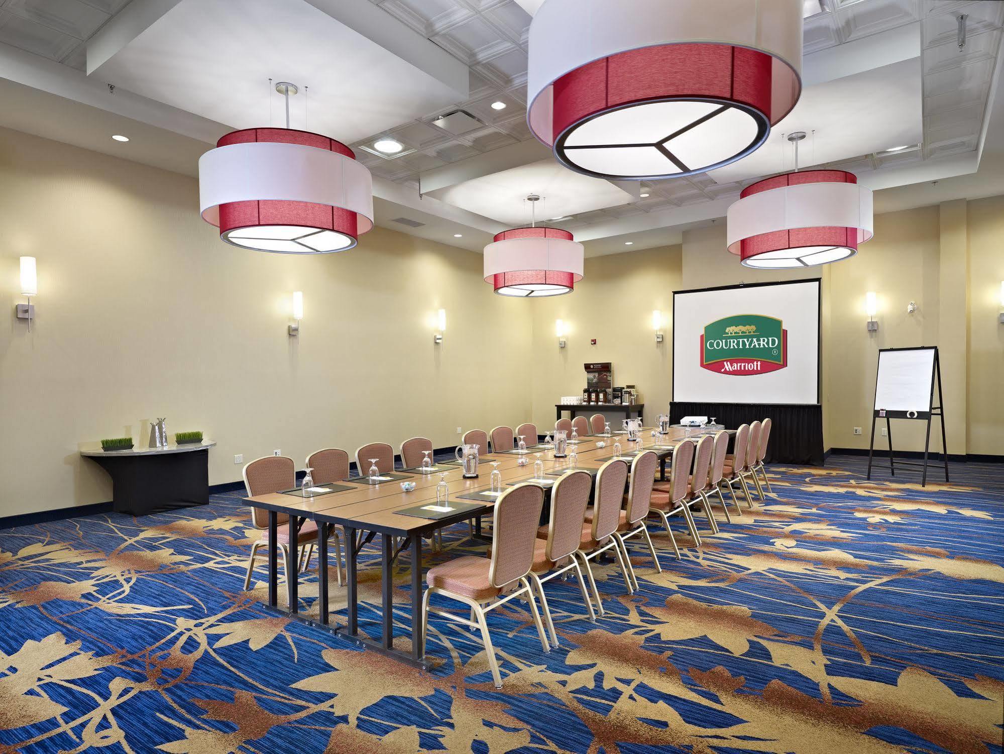 Courtyard By Marriott Edmonton West Hotel Екстериор снимка