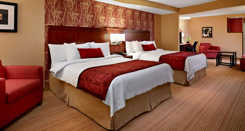 Courtyard By Marriott Edmonton West Hotel Екстериор снимка