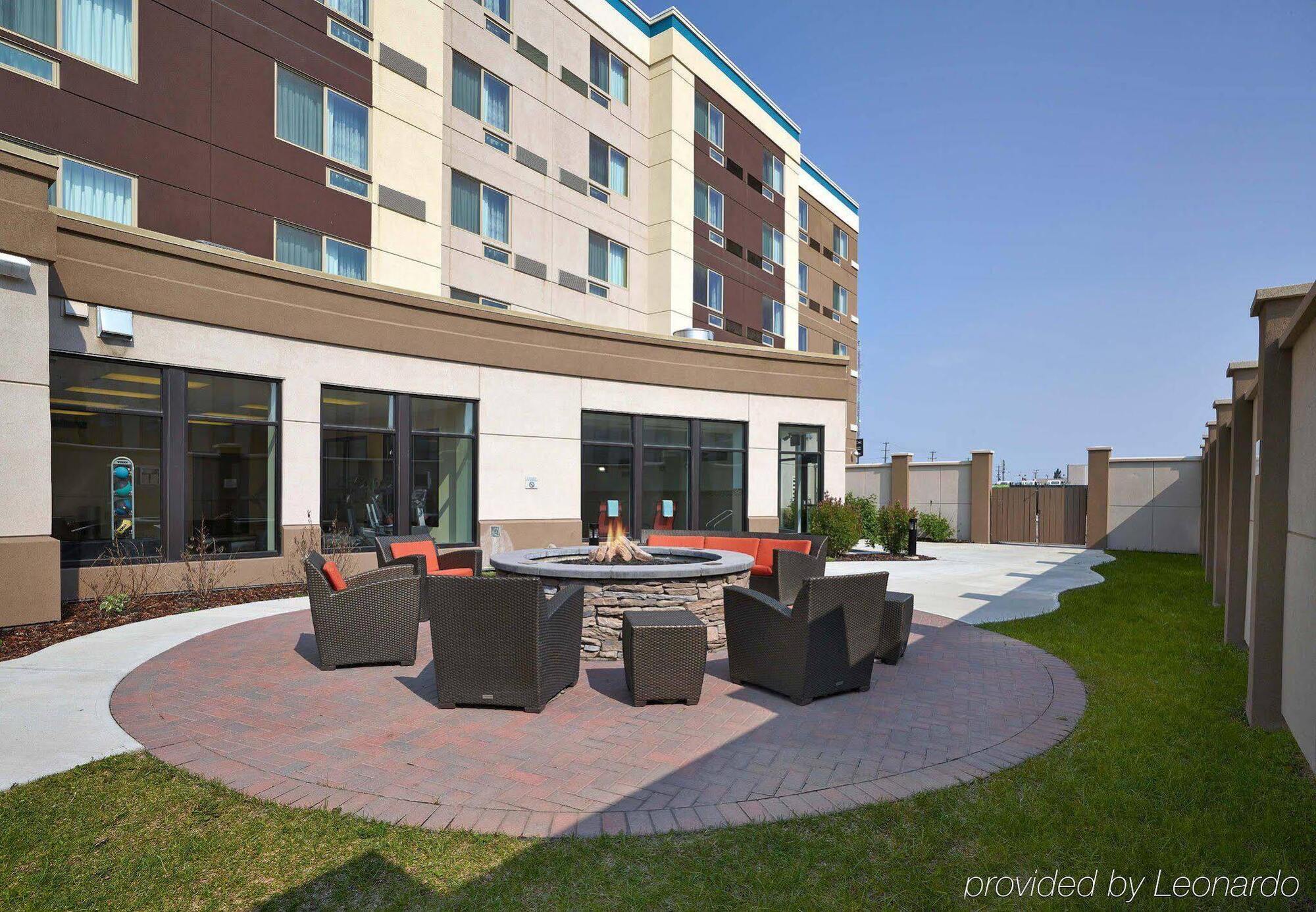 Courtyard By Marriott Edmonton West Hotel Екстериор снимка