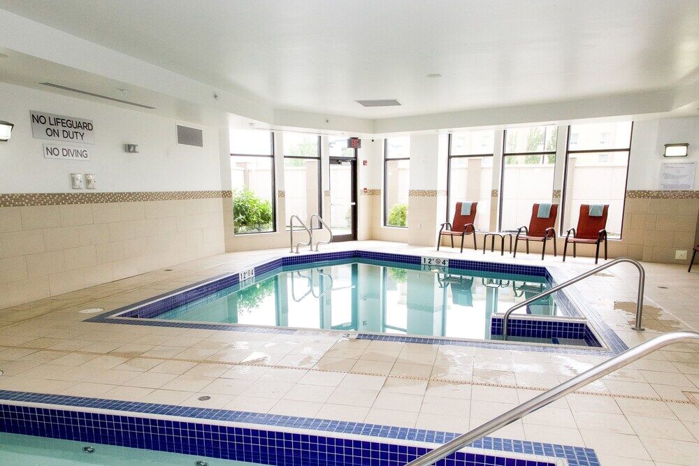 Courtyard By Marriott Edmonton West Hotel Екстериор снимка